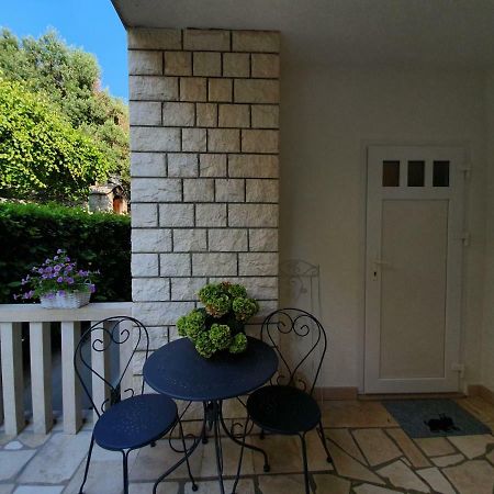 Apartmani Renata Brela Exterior photo